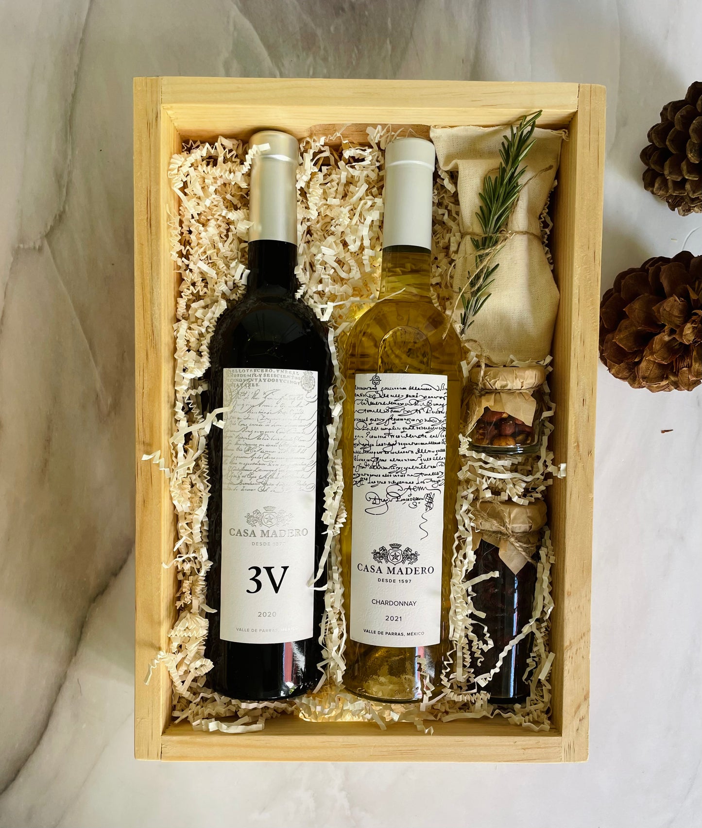 Caja Vinto tinto y blanco