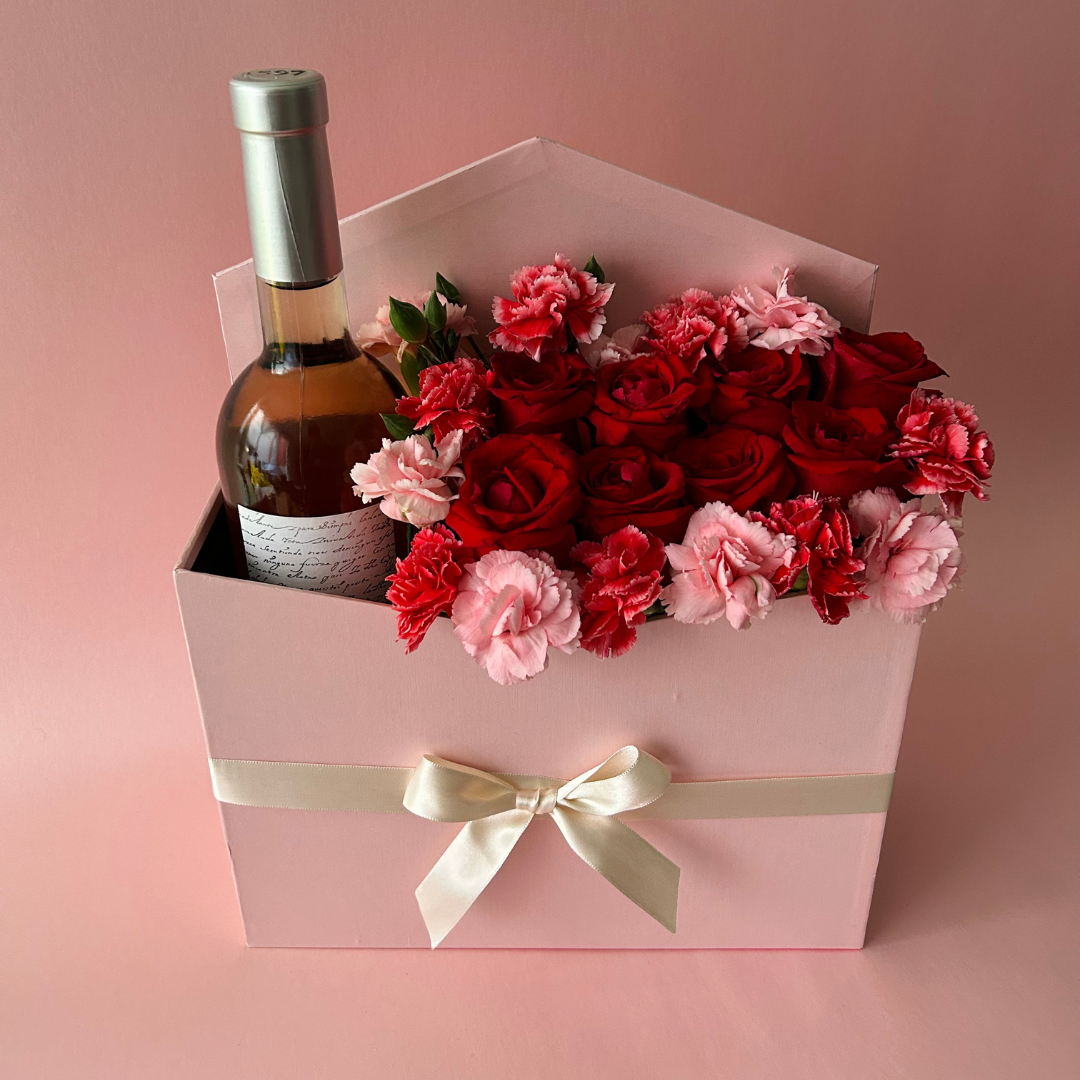 Sobre floral con Vino Rosado