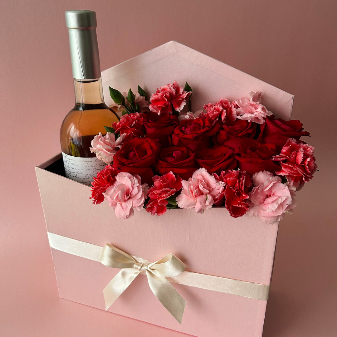 Sobre floral con Vino Rosado